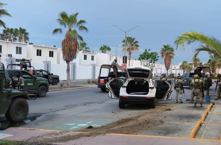 Se enfrentan militares y civiles en Valle Alto