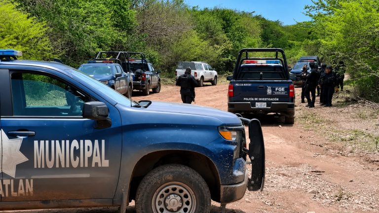 Lo hallan muerto en un auto ubicado entre Miravalles y Tecomate de Siqueros