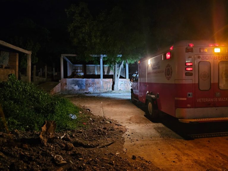 Localizan asesinado a hombre entre las tumbas de un cementerio