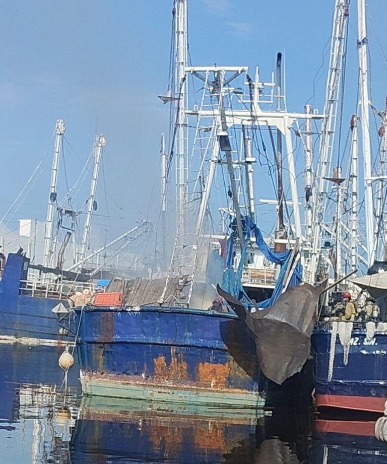 Deja un muerto explosión en barco pesquero en Mazatlán