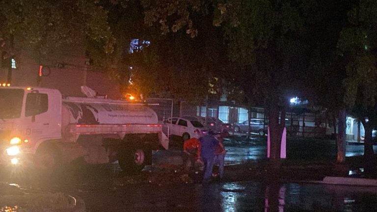 Rescatan a 4 y atienden 20 emergencias en Culiacán por lluvias