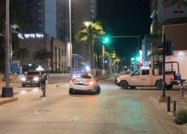 Termina persecución policial en Zona Dorada, frente a Conapesca