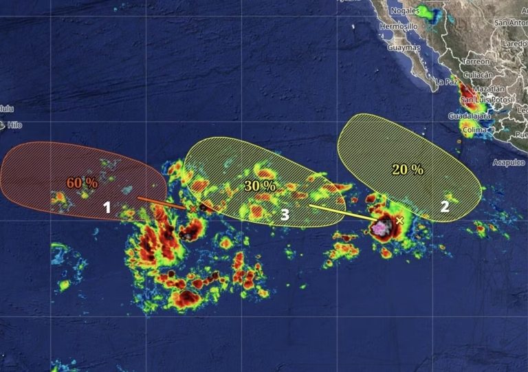 En vigilancia tres zonas de baja presión en el Pacífico