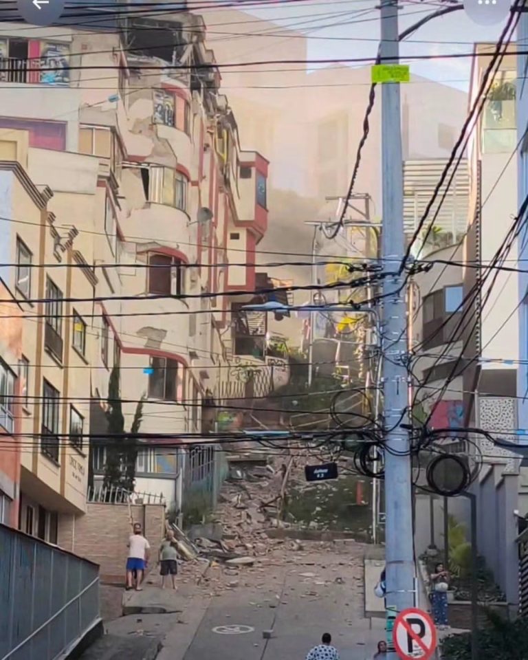 Sacude Colombia sismo de 7.4; daños en dos regiones