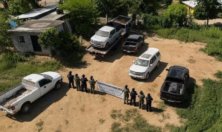 Aseguran cuatro autos abandonados en Sanalona; uno es blindado