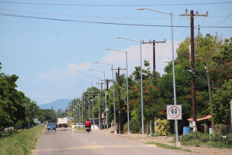 Estrena tramo Limoncito–Monte Calvario 52 lámparas led