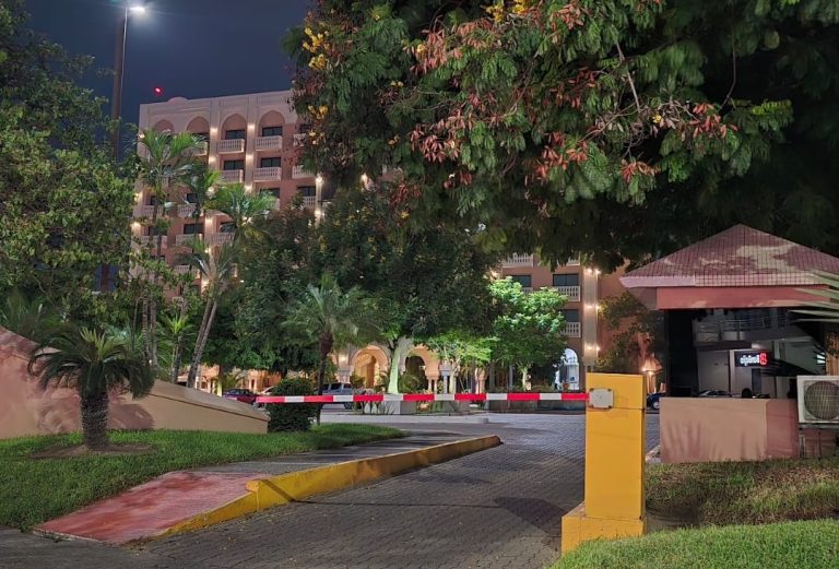 Cae de un séptimo piso de un hotel en Culiacán