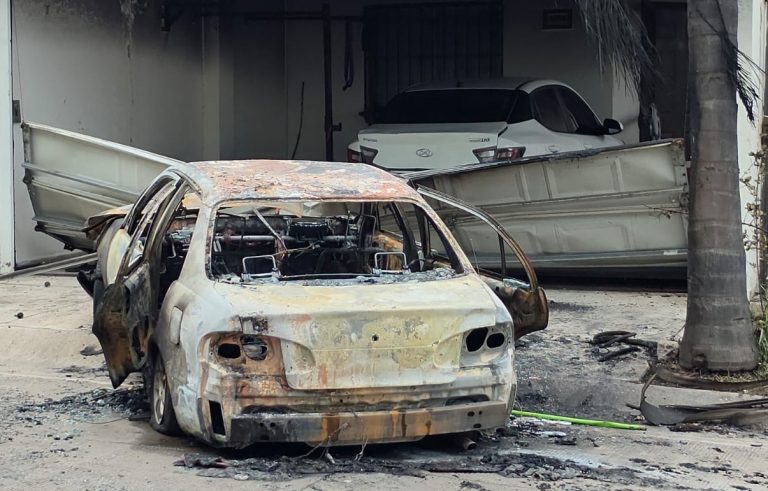 Vandalizan casa y autos en Culiacán