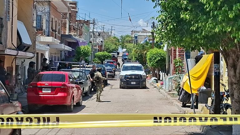Muere mujer en ataque a balazos