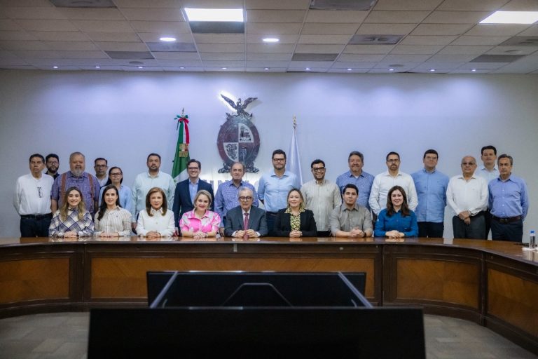 Reúne Rocha a gabinete