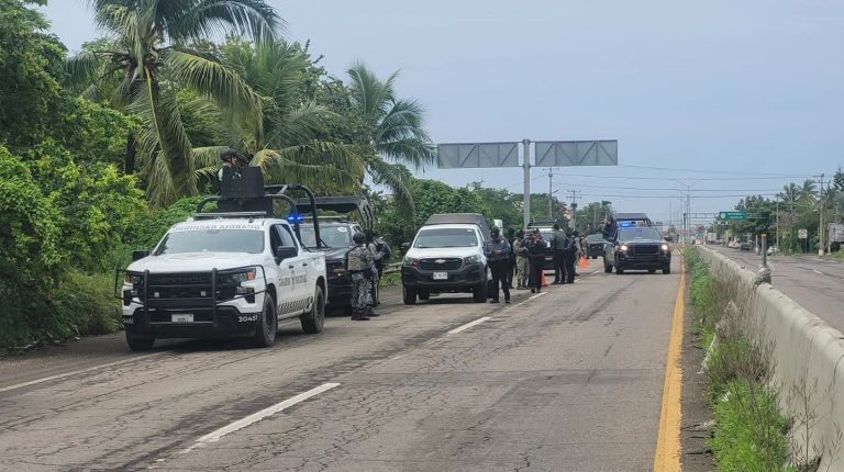 Lo hallan muerto a orilla de carretera en la México 15