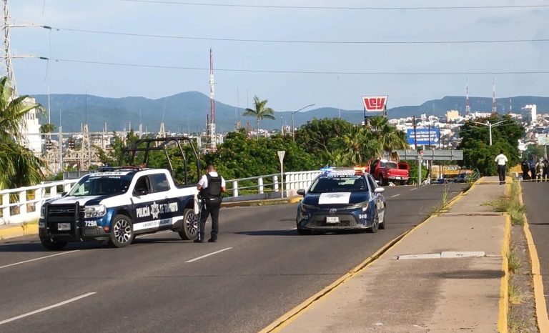 Iba en una camioneta; asesinan a mujer en puente del Humaya