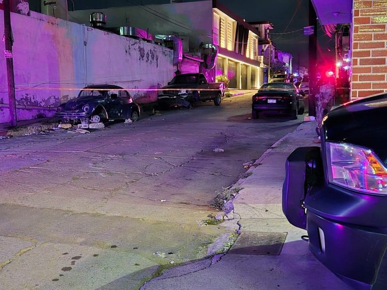 Matan a un hombre; una mujer queda herida dentro de la casa