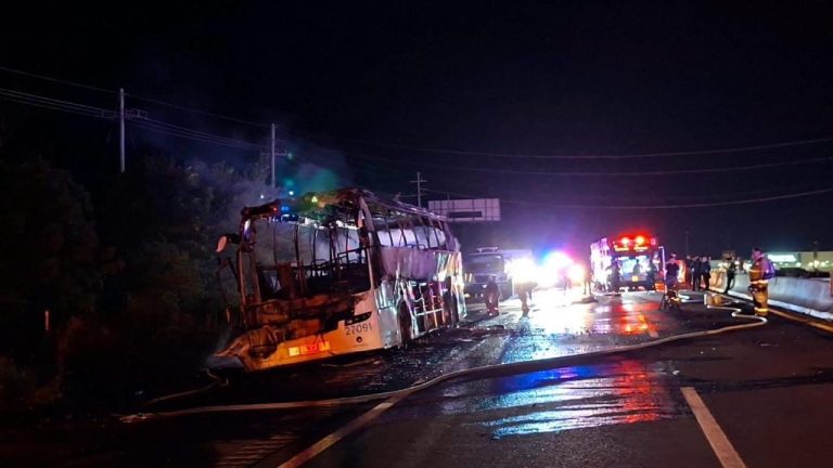 Se salvan 34 pasajeros; autobús se incendia en Mazatlán