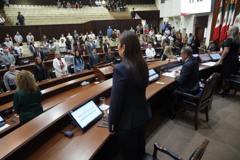 Clausuran segundo periodo ordinario y avalan minuta de nacionalidad única