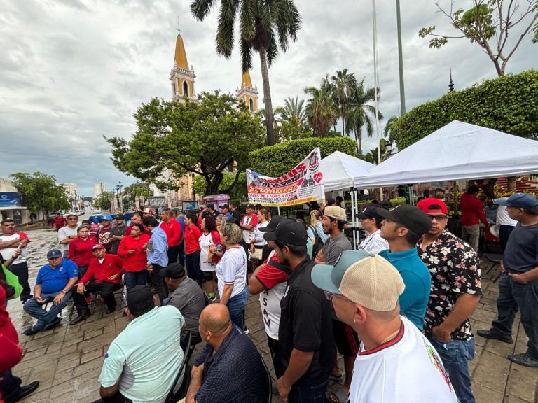 Abren otro plantón a alcaldesa de Mazatlán, ahora en el Ayuntamiento