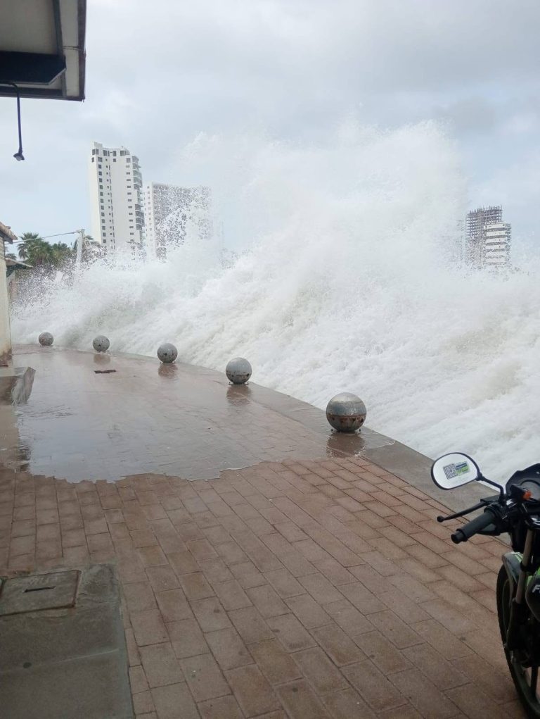 Cierra Mazatlán playas por efectos de huracán