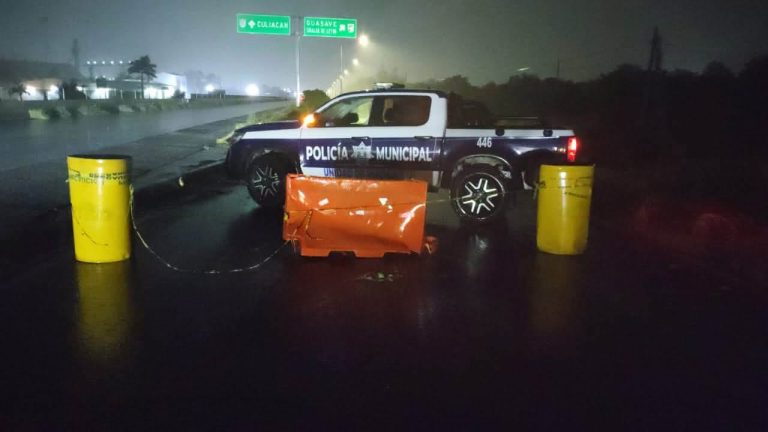Dejan lluvias cierres viales y daños en Guasave