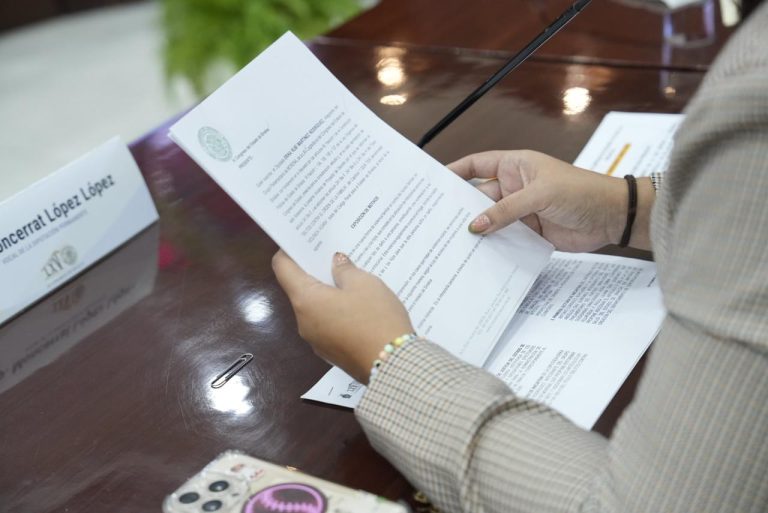Dan lectura a 5 nuevas iniciativas de reformas y adiciones
