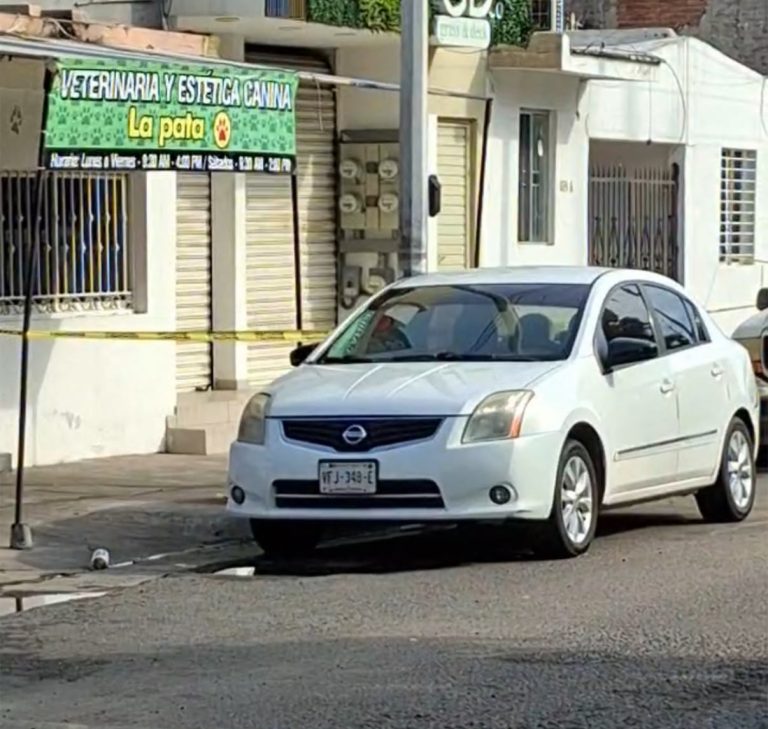 Estaba herido en la banqueta; tenía tres disparos
