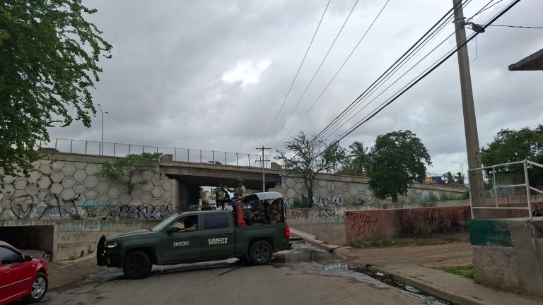 Lo ejecutan debajo de un puente