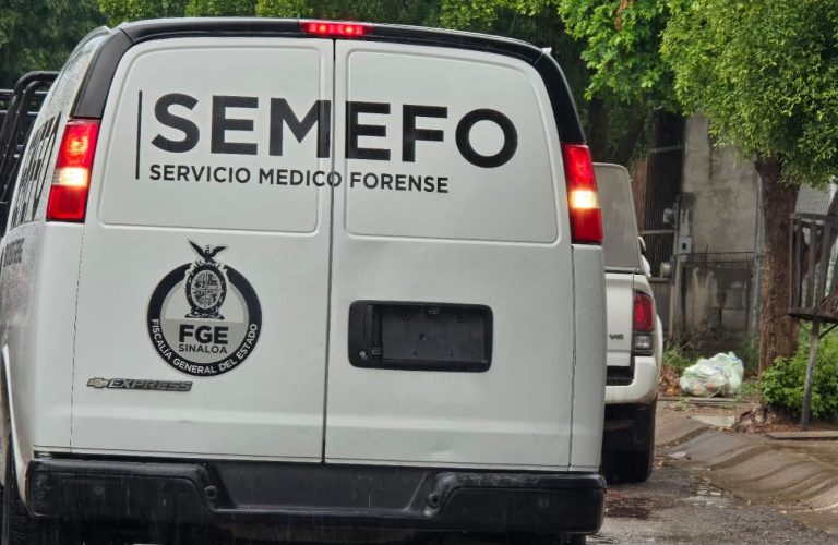 Estaba sobre una banqueta; le dispararon