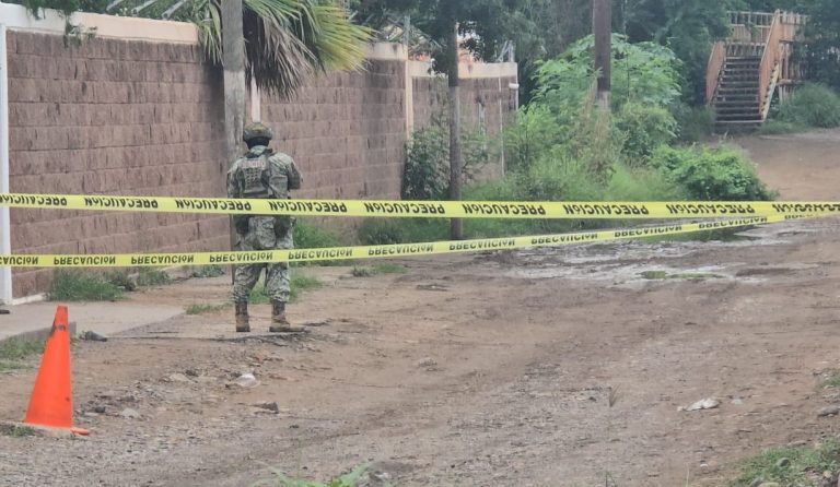 Retiran explosivos frente a salón de fiestas en el Humaya