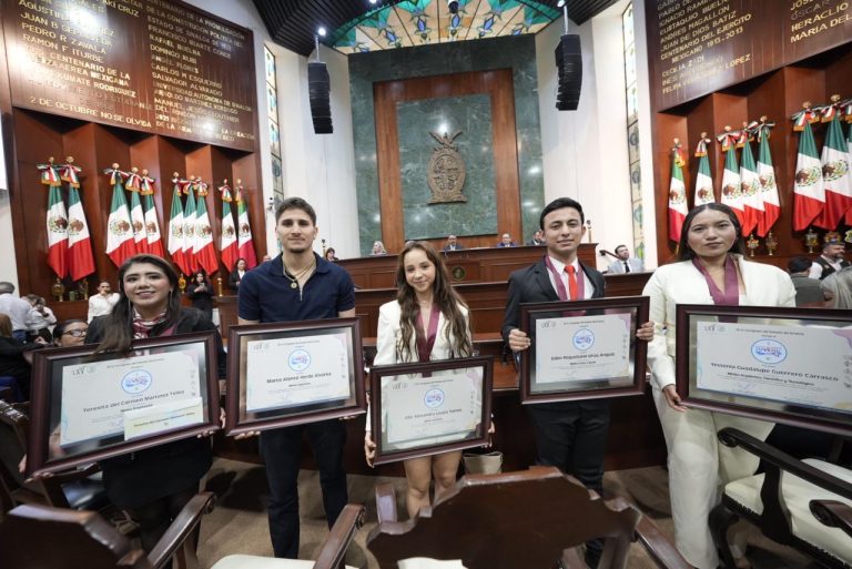 Entrega Congreso de Sinaloa Premio al Mérito Juvenil