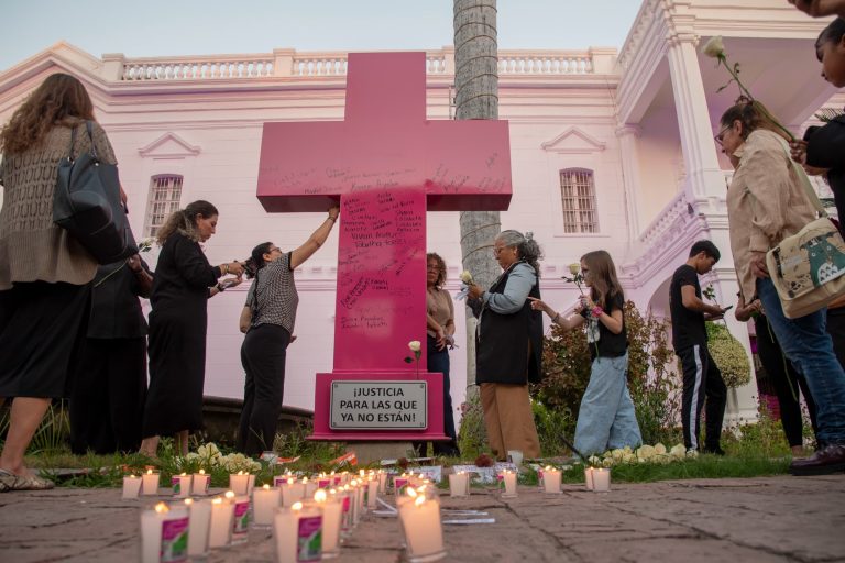 Coloca Culiacán memorial a víctimas de feminicidio