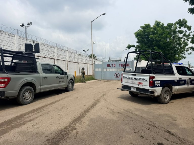 Reportan balacera en penal de Mazatlán; llega helicóptero