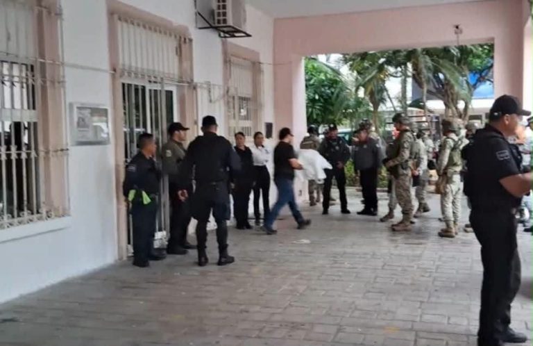Encuentran presuntos restos humanos en hielera frente al Ayuntamiento de Mazatlán