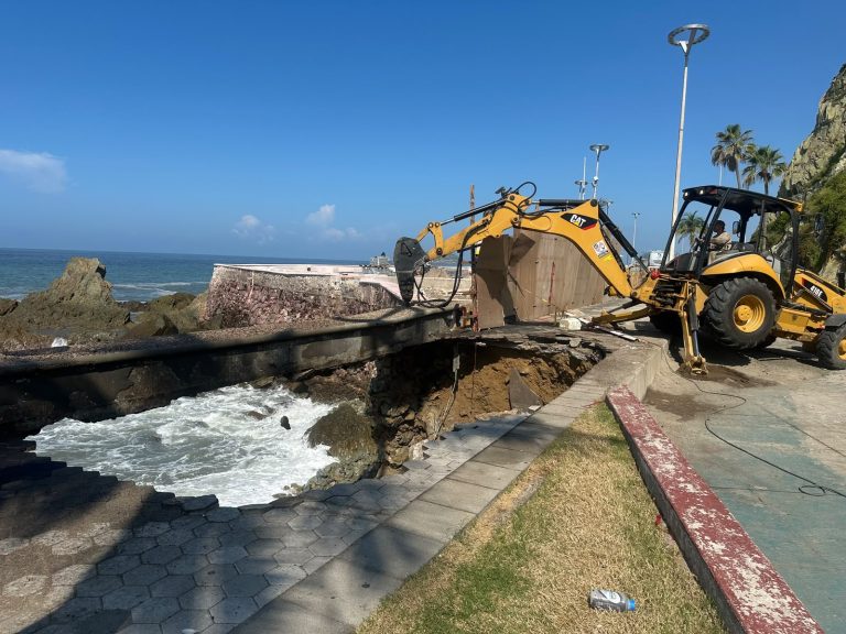 Se abre otro socavón en malecón de Mazatlán
