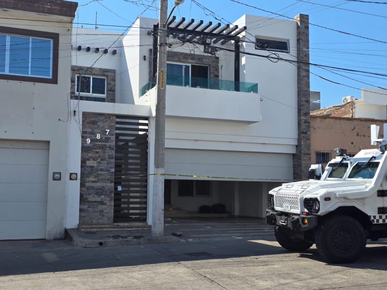 Incautan explosivos y armas tras operativo en Los Pinos