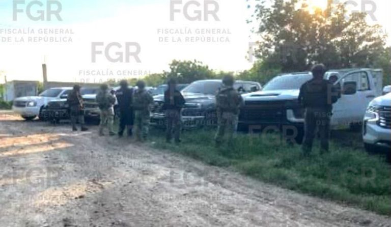 Decomisa FGR en Guasave 8 autos, 4 son blindados