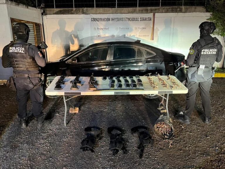 Denuncian persona privada de la libertad; hallan armas y municiones