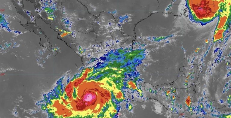 Se intensifica Simón a huracán categoría 3