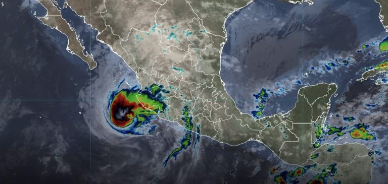 Se aproxima huracán Trudy a tierra