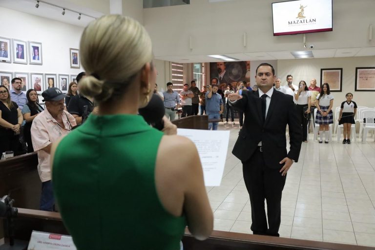 Es Abraham Ávalos el nuevo secretario del Ayuntamiento de Mazatlán