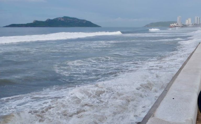 Liberan 3 playas a bañistas; Avenida del Mar y Cerritos siguen agitados