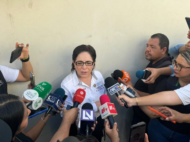 Van tras Simón hacia el norte de Sinaloa