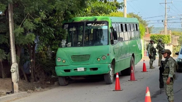 Disparan contra camión urbano en Escuinapa