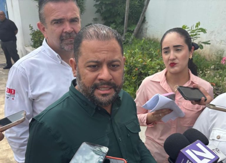 Renuncia secretario del Ayuntamiento de Mazatlán