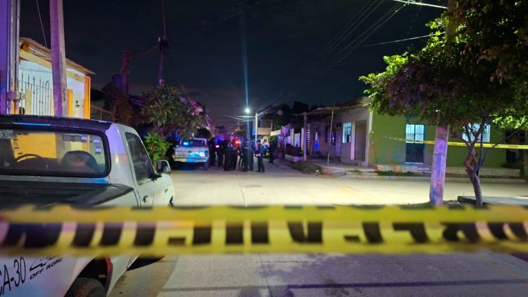 En la entrada de una vivienda un hombre es asesinado